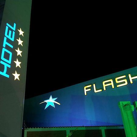 Flash Motel (Adults Only) São Vicente Eksteriør billede