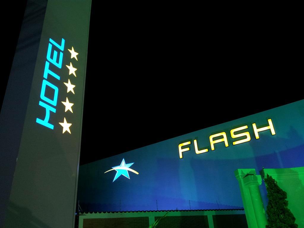 Flash Motel (Adults Only) São Vicente Eksteriør billede